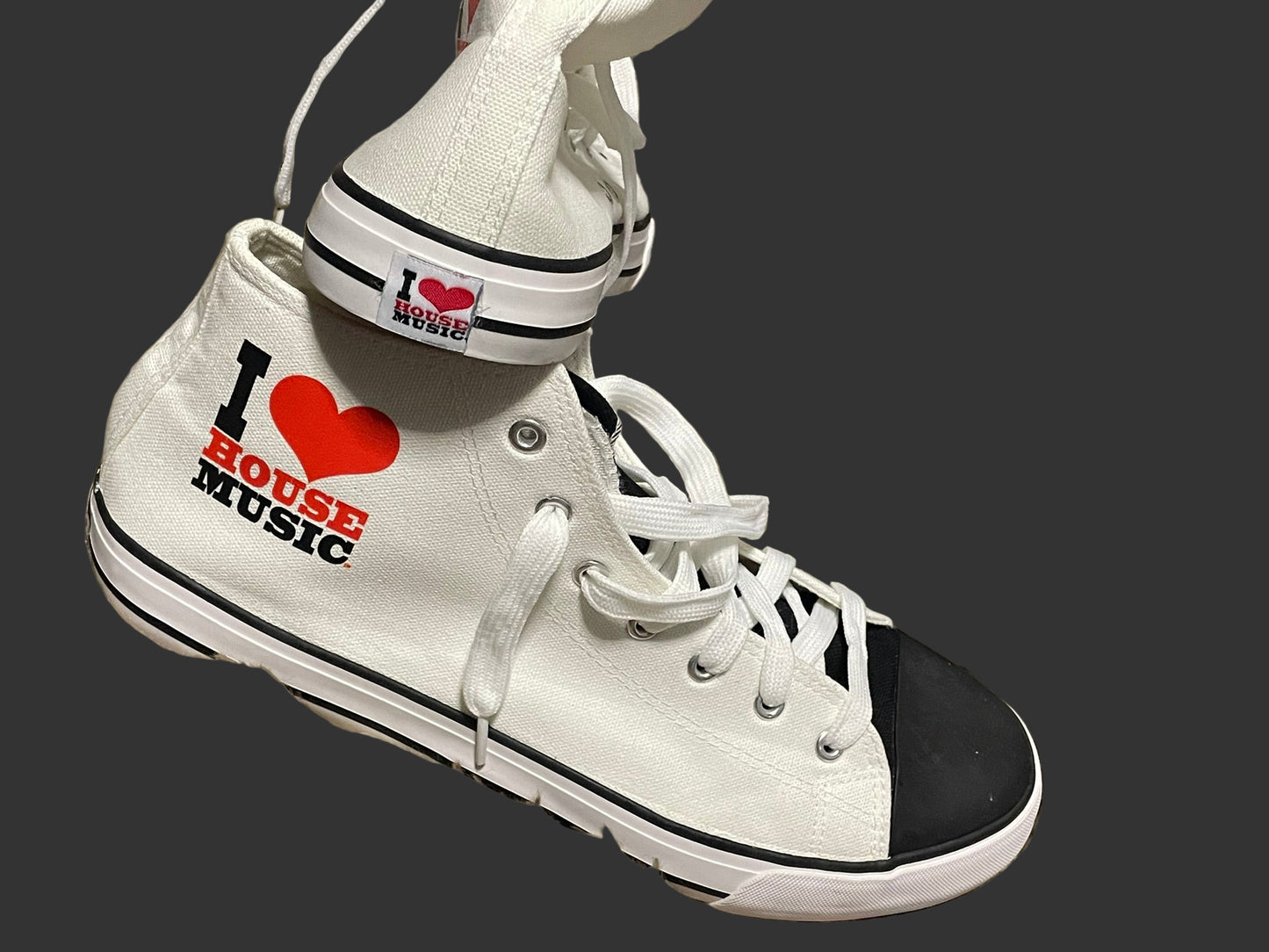 DaSneaker White and Black Chuckie Version
Fashion Lace-Up Shoes, Breathable Upper & Non-Slip PVC Gum Sole, Casual Tennis Walking Footwear, High Top Sneakers