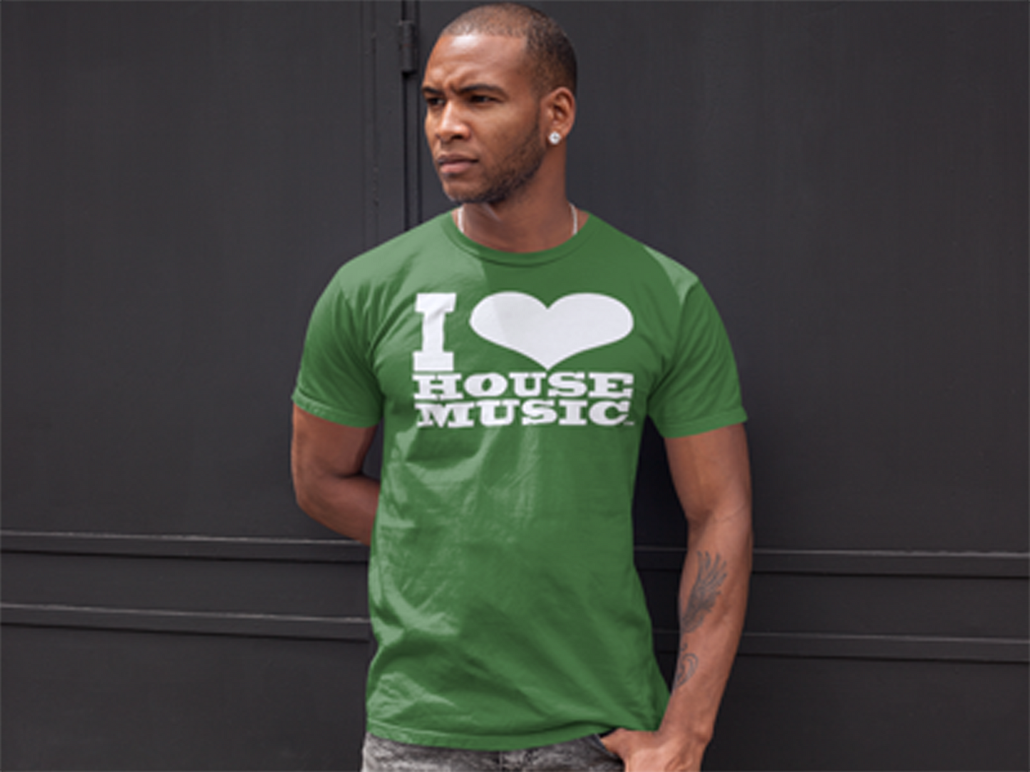 tHE uNISEX tSHIRT